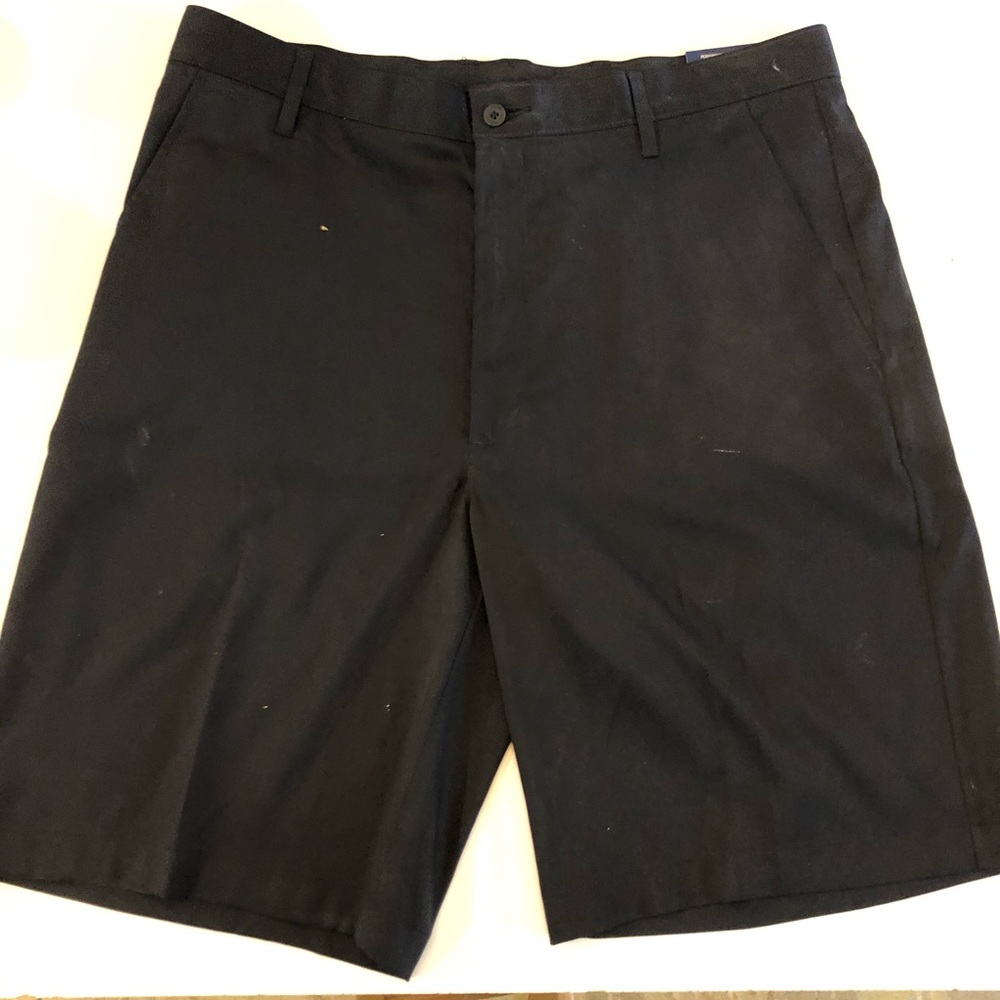 Men’s golfing shorts